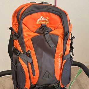 New in original package. 2 zipper compartments and front pocket.